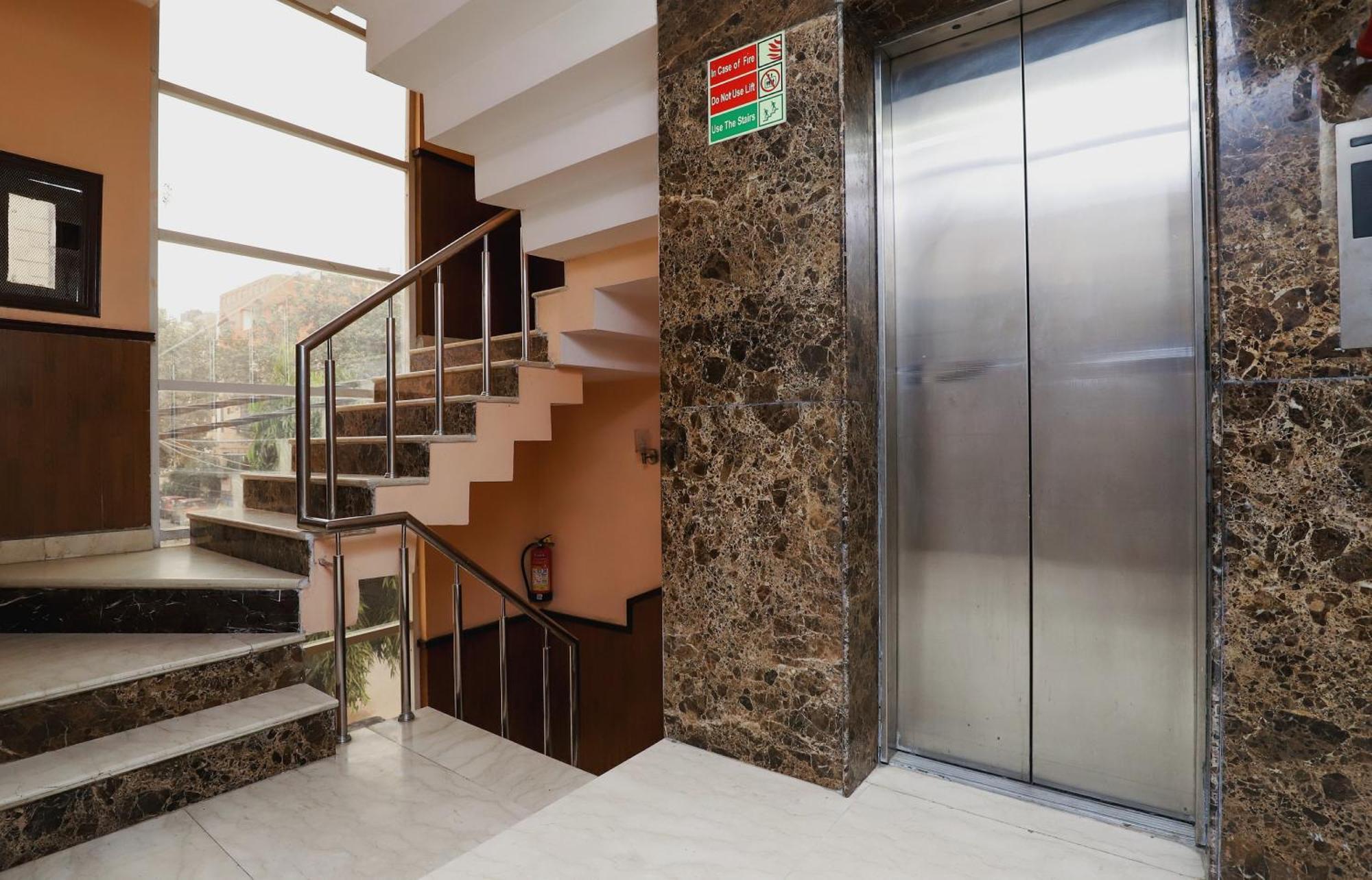 ניו דלהי Hotel O J P Inn Near Patel Nagar Metro Station מראה חיצוני תמונה